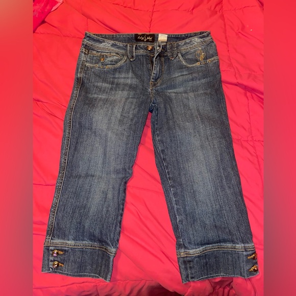 🤎📸Women’s Jean Baby Phat Capris with gold accents 😋🤩 - Picture 5 of 6
